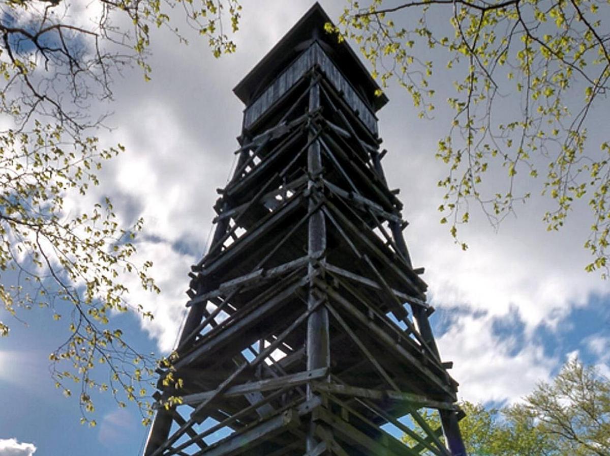 Turm des Anstoßes: Der Plesseturm ist wegen fehlender Standsicherheit gesperrt. Bild: Jürgen Katzer